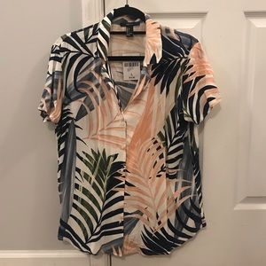 Lightweight woven top